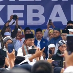 Anies Baswedan saat berkunjung ke Ponpes Attaroqi Sampang, beberapa waktu yang lalu. Foto: Ist.