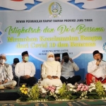 Gubernur Khofifah bersama pimpinan DPRD Jatim dan unsur Forkopimda mengikuti istigasah dan doa bersama di Gedung DPRD Jatim. foto: istimewa