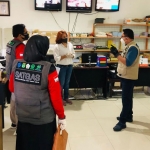 DPMPTSP dan Naker Kota Batu saat meninjau kesiapan protokol kesehatan sejumlah perusahaan yang akan beroperasi di masa transisi menuju new normal, Rabu (10/6) kemarin.