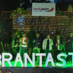 Pj Wali Kota Kediri Zanariah saat ikut menikmati malam di Brantastic Spesial Hari Jadi Kota Kediri ke-1.145. (dok Ist)