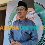 KH Kholilurrahman saat memberikan keterangan kepada BANGSAONLINE.com di Pondok Pesantren Matsaratul Huda, Panempan, Pamekasan. Foto: DIMAS MAULANA SUGIANTO