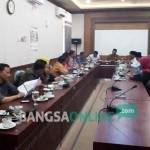 Suasana hearing antara Kopiah Nusantara (KN)  dengan DPRD Jombang, Kamis (5/10).
foto: ROMZA/ BANGSAONLINE