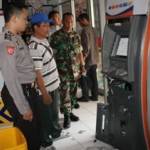 Tampak mesin ATM yang rusak setelah maling mencoba menguras isi ATM. (Haris/BANGSAONLINE)