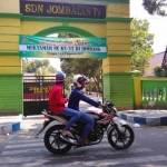 Salah satu sekolah yang lokasinya berdekatan dengan alun-alun Kabupaten Jombang. (rony suhartomo/BANGSAONLINE)