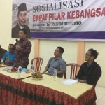 Anggota DPR RI, Fandi Utomo saat sosialisasi 4 Pilar Kebangsaan di Kelurahan Dupak, Kecamatan Krembangan. foto: DIDI ROSADI/ BANGSAONLINE