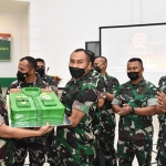 Danrem 084/BJ, Brigjen TNI Widjanarko, saat menggelar tasyakuran kenaikan pangkat.