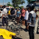 Korban Juri yang tewas di TKP dan hendak dievakuasi ke RSUD.