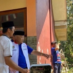 Bupati Malang, Sanusi, saat meninjau bangunan sekolah yang rusak di SDN 2 Gondowangi, Kecamatan Wagir.