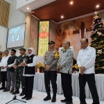 Gubernur Jawa Timur Khofifah Indar Parawansa bersama jajaran Forkopimda Jatim meninjau kesiapan sejumlah gereja di Kota Surabaya. Foto: Devi Fitri Afriyanti/BANGSAONLINE.com 