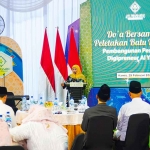 Pembina Pesantren Digipreneur Al Yasmin, Pagesangan, Surabaya, Khofifah Indar Parawansa, saat memberi sambutan.