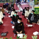 Warga Thoriqoh Shiddiqiyyah saat pengajian. (foto: ist)