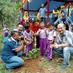 Anak-anak PAUD saat foto bersama usai kegiatan.
