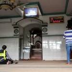 suasana di dalam masjid Masjid Al-Ittikhad. foto: mega melati/BANGSAONLINE