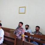 Terdakwa sedang menjalani Sidang Tipiring di PN Sidoarjo.