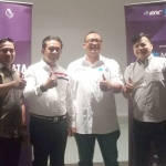 Ayl Farid Wajdl, AKBP Gusti Ngurah Astawa, bersama Christoffer selaku COO MIX.