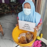 Nenek Umi saat ditemui di rumahnya.