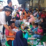 Warga binaan Lapas kelas II A Pamekasan saat bukber dengan keluarga.