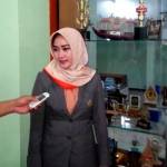 Dora Maharani saat memberikan keterangan, Rabu (20/7). foto: ROMZA/ BANGSAONLINE