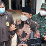 PPKM JILID 2: Pj Bupati Hudiyono memberikan keterangan terkait PPKM Jilid 2, di Pendapa Delta Wibawa, Selasa (26/1). foto: istimewa