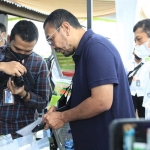 Staf Khusus III Menteri BUMN, Arya Sinulingga, saat sosialisasi Program Makmur Kementerian BUMN untuk petani tebu di Desa Kebaron, Kecamatan Tulangan, Sidoarjo. Foto: Ist