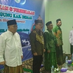 Prof Dr KH Asep Saifuddin Chalim, MA menyanyikan lagu kebangsaan Indonesia Raya dalam acara Pelantikan Pergunu Demak Jawa Tengah, Sabtu (21/5/2022) malam. Foto: MMA/bangsaonline.com