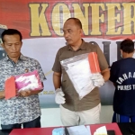 Kasatreskrim Polres Tuban AKP Rianto saat memimpin jumpa pers kasus pencabulan terhadap anak di bawah umur.