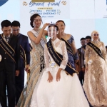 Reva Pradistira, mahasiswi Fakultas Ilmu Komunikasi (Fikom) saat dinobatkan sebagai Putri Unitomo di Grand Final Putra-Putri Kampus (Putkam) Unitomo 2020.