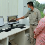 Bupati Anas di Pos Pengamatan Pemantauan Gunung Api (PPGA) Raung.