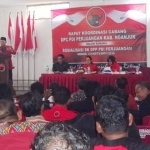 Suasana Rakorcab pemberian SK DPP PDIP di Kantor DPC PDIP Nganjuk.