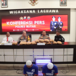 Pelaku pengedar ganja kering yang diamankan Polres Blitar saat konferensi pers