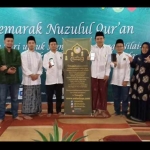 Para kiai dan ustadz yang mendukung keberadaan Ustadz-Qu bersama Ketua Umum Madani Idy Muzayyad (tengah, nomor 5 dari kiri) di Pondok Pesantren Al-Hikam Depok Jawa Barat. foto: istimewa