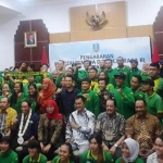 Menpora Zainudin Amali memberi pengarahan kepada insan olahraga Jawa Timur di Gedung Negara Grahadi. foto: DIDI ROSADI/ BANGSAONLINE