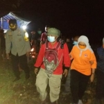 Wakil Bupati Lumajang Indah Amperawati bersama Dandim dan Kapolres saat memantau langsung Gunung Semeru di pos pantau Gunung Semeru Lumajang, Ahad (17/1/2021). foto: IST/ BANGSAONLINE.COM