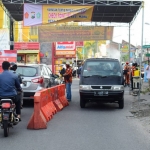 Salah satu pos check point yang ada di desa.