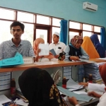 Suasana pelayanan di Dispendukcapil Bangkalan, Rabu (19/2).