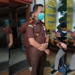 Kepala Kejari Kota Batu, Supriyanto, saat memberi keterangan kepada awak media.