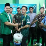 Banser, Bonek, Deltras Mania, FKPPI, Oi, bersama personil TNI dan Polri bakal membersihkan makam-makam dan masjid yang ada di seluruh wilayah Kabupaten Sidoarjo.