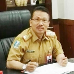 Kepala Biro Humas dan Protokol Pemprov Jatim Drs. Benny Sampir Wanto, MSi di Ruang Kerjanya Jl. Pahlawan No. 110 Surabaya. Foto: IST