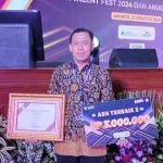 Mochamad Yasin mendapat anugerah sebagai guru terbaik II tingkat nasional dalam ajang ASN Talenta Fest 2024 dan Anugerah ASN 2023.