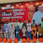 Santunan anak yatim yang digelar KAHMI dan HMI Pamekasan, dalam rangka bebasnya Anas Urbaningrum, Selasa (11/4/2023).