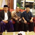 Prof Dr KH Asep Saifuddin Chalim, MA (kiri), Prof Dr Ir Kadarsah Suryadi, DEA (tengah) dan EM Mas