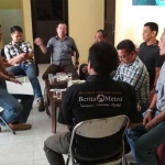 PWI Lamongan saat rapat dan mengecam aksi kekerasan terhadap wartawan.