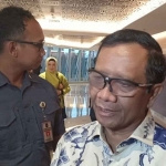 Menteri Koordinator bidang Politik, Hukum dan Keamanan (Menko Polhukam) Mahfud MD saat menghadiri peringatan hari ulang tahun Menteri Koordinator Bidang Maritim dan Investasi (Menko Marves) Luhut Binsar Pandjaitan di Mega Kuningan, Jakarta Selatan, Kamis (28/9/2023). Foto: Syakirun Ni