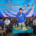 Ketua DPC Demokrat Kabupaten Bangkalan, Hasani Bin Zuber, saat sambutan di kegiatan pendidikan politik, Selasa (20/8/2024).