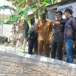 Wakil Bupati Bojonegoro, Budi Irawanto, saat sidak pembangunan jalan.