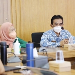 Kepala Dinas Komunikasi dan Informatika (Diskominfo) Kota Kediri, Apip Permana (kanan) dan Kepala Pusat Data dan Sarana Informatika Kementerian kominfo, Irawati Priyanti. foto: ist.