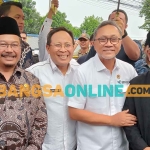 Menteri Perdagangan, Zulkifli Hasan atau yang akrab disapa Zulhas, saat meresmikan pasar tematik yang terletak di Masjid Cheng Ho, Kabupaten Pasuruan. Foto: AHMAD FUAD/BANGSAONLINE