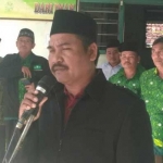 Anggota FPDIP DPRD Gresik Noto Utomo saat membuka cerdas cermat di MI Hidayatul Ummah Desa Kisik Kc.Bungah. foto: SYUHUD/ BANGSAONLINE