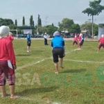 Lomba olahraga tradisional gobak sodor di GOR Rangga Jaya Anoraga. foto: GUNAWAN WIHANDONO/ BANGSAONLINE