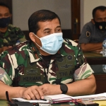 Danrem 084/Bhaskara Jaya Brigjen TNI Herman Hidayat Eko Atmojo saat mengikuti pengarahan Pangdam V/Brawijaya Mayjen TNI Nurchahyanto secara virtual.